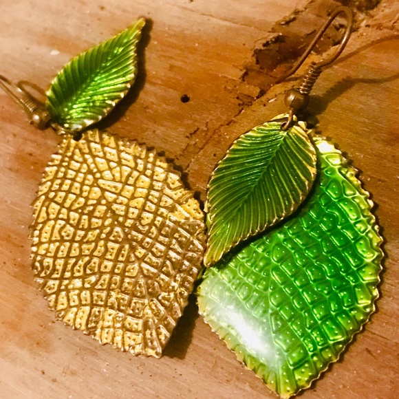 Free People 🍃Leaf Hugger🍃 Earrings - Picture 4 of 4